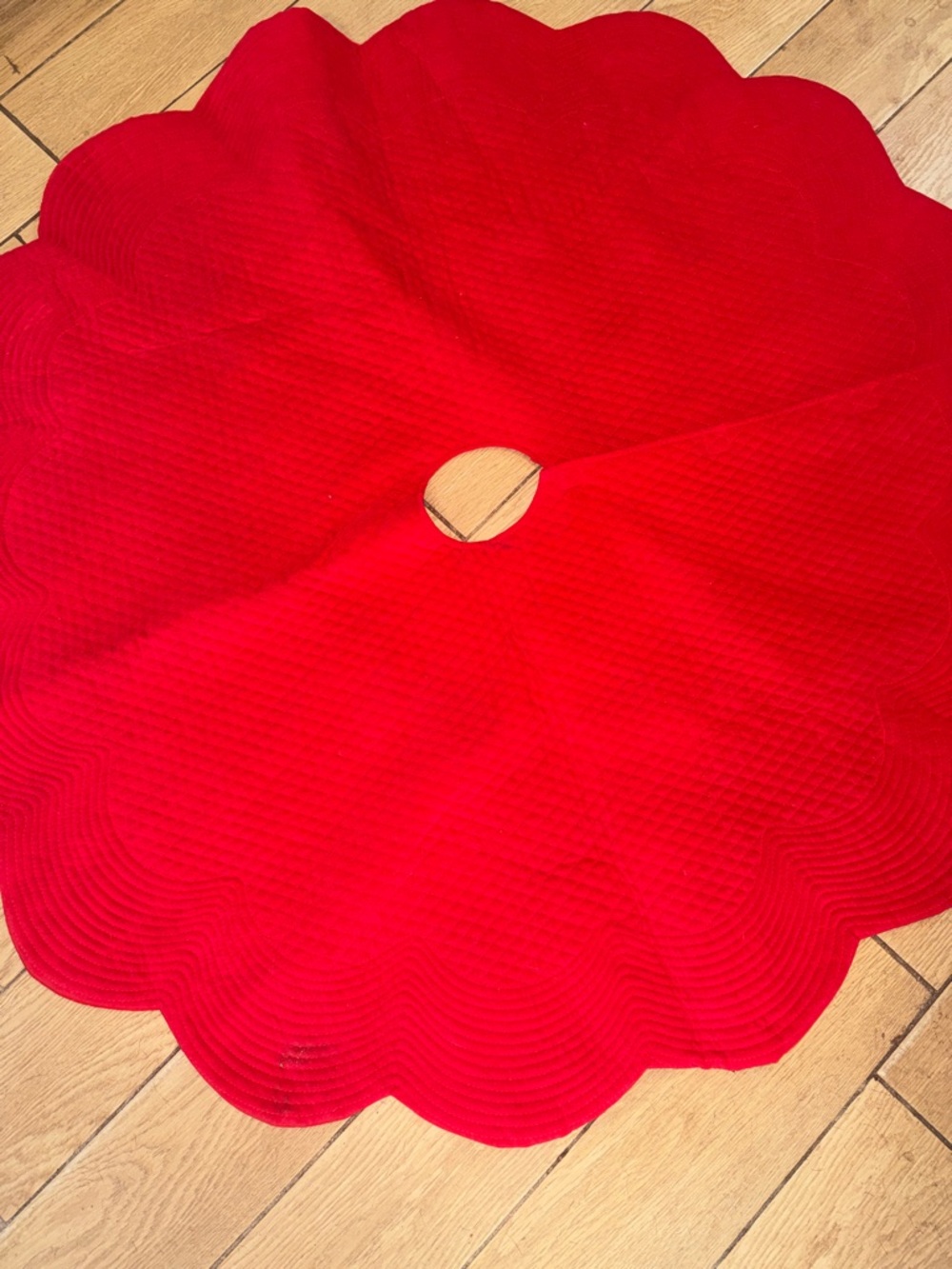 Christmas Red Quilted Velour Scalloped Tree Skirt Holiday 47"